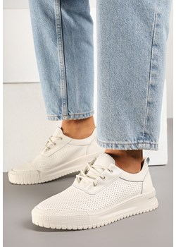 Beżowe Sneakersy Skórzane z Perforowaną Cholewką Tiravis ze sklepu born2be.pl w kategorii Buty sportowe damskie - zdjęcie 181921527