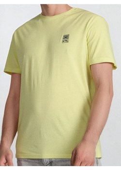 Sinsay - Koszulka z drobnym ozdobnym napisem - żółty ze sklepu Sinsay w kategorii T-shirty męskie - zdjęcie 181930075