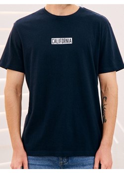 Sinsay - Koszulka z nadrukiem na plecach - granatowy ze sklepu Sinsay w kategorii T-shirty męskie - zdjęcie 181930117