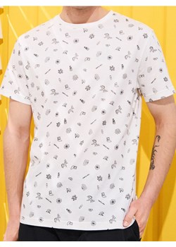 Sinsay - Koszulka z ozdobnym wzorem allover - kremowy ze sklepu Sinsay w kategorii T-shirty męskie - zdjęcie 181930168
