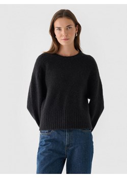 Damski sweter Outhorn OTHWAW24TSWEF116 - czarny ze sklepu Sportstylestory.com w kategorii Swetry damskie - zdjęcie 181943786