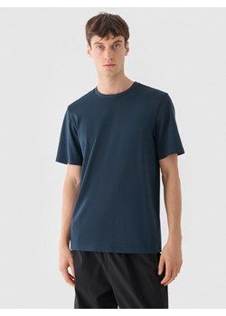 Męski t-shirt basic Outhorn OTHWAW24TTSHM2437 - granatowy ze sklepu Sportstylestory.com w kategorii T-shirty męskie - zdjęcie 181943887