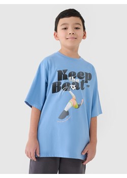 Chłopięcy t-shirt oversize z nadrukiem 4F 4FJASAW24TTSHM2596 - niebieski ze sklepu Sportstylestory.com w kategorii T-shirty chłopięce - zdjęcie 181944008