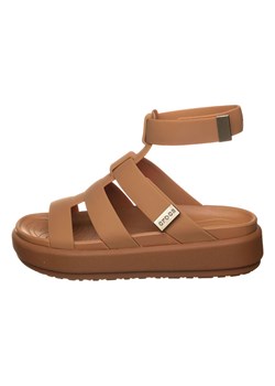 Crocs Sandały &quot;Brooklyn Luxe&quot; w kolorze jasnobrązowym ze sklepu Limango Polska w kategorii Sandały damskie - zdjęcie 181950767