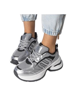 Srebrne sneakersy sportowe na masywnej podeszwie srebrny ze sklepu ButyModne.pl w kategorii Buty sportowe damskie - zdjęcie 181955677