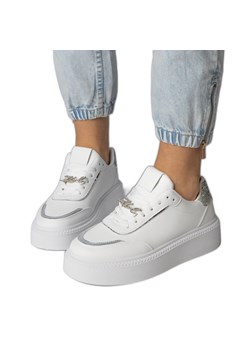 Biało-srebrne sneakersy zdobione brokatem i cyrkoniami białe ze sklepu ButyModne.pl w kategorii Buty sportowe damskie - zdjęcie 181955685