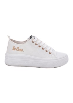Trampki Damskie Na Platformie Lee Cooper LCW-24-44-2462L Białe ze sklepu ButyModne.pl w kategorii Trampki damskie - zdjęcie 181955719