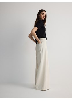 Reserved - Jeansy wide leg z zakładkami - kremowy ze sklepu Reserved w kategorii Jeansy damskie - zdjęcie 181967526