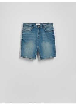 Reserved - Jeansowe szorty slim fit - indigo jeans ze sklepu Reserved w kategorii Spodenki męskie - zdjęcie 181974257