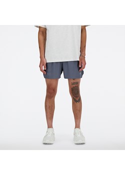 Spodenki męskie New Balance MS41286GT – szare ze sklepu streetstyle24.pl w kategorii Spodenki męskie - zdjęcie 181980649