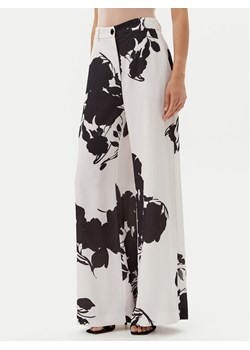ACCESS FASHION Spodnie materiałowe 53-5047-073 Czarny Regular Fit ze sklepu MODIVO w kategorii Spodnie damskie - zdjęcie 181984126