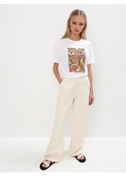 Mohito - T-shirt z nadrukiem - biały ze sklepu Mohito w kategorii Bluzki damskie - zdjęcie 181993628