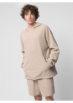 Męska bluza nierozpinana z kapturem Outhorn OTHWSS24TSWSM1635 - beżowa ze sklepu Sportstylestory.com w kategorii Bluzy męskie - zdjęcie 181994496