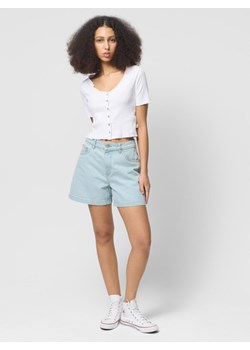 Damskie spodenki jeansowe Outhorn OTHWSS24TSHOF399 - niebieskie ze sklepu Sportstylestory.com w kategorii Szorty - zdjęcie 181999436