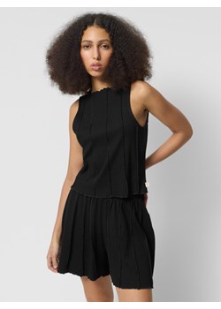 Damskie spodenki casual Outhorn OTHWSS24TSHOF386 - czarne ze sklepu Sportstylestory.com w kategorii Szorty - zdjęcie 181999476