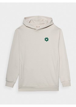 Męska bluza dresowa nierozpinana z kapturem Outhorn OTHSS23TSWSM485 - biała ze sklepu Sportstylestory.com w kategorii Bluzy męskie - zdjęcie 181999488