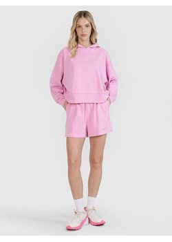 Damskie spodenki dresowe 4F 4FWSS24TSHOF327 - różowe ze sklepu Sportstylestory.com w kategorii Szorty - zdjęcie 181999518