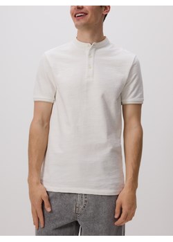 Reserved - Koszulka polo regular ze stójką - złamana biel ze sklepu Reserved w kategorii T-shirty męskie - zdjęcie 182000138