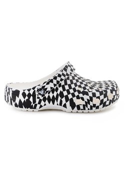 Klapki Crocs Classic warped checker clog 211007-103 w kratkę białe ze sklepu ButyModne.pl w kategorii Klapki damskie - zdjęcie 182004125