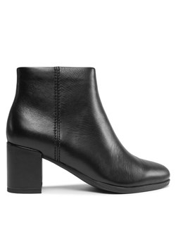 Botki Clarks Freva55 Zip 261747974 Czarny ze sklepu eobuwie.pl w kategorii Botki - zdjęcie 182023857
