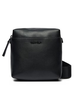 Saszetka Calvin Klein Clean Essential Cube Reporter K50K512183 Czarny ze sklepu eobuwie.pl w kategorii Saszetki - zdjęcie 182026837