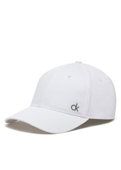 Czapka z daszkiem Calvin Klein Ck Metal Cotton Cap K60K613102 Biały ze sklepu eobuwie.pl w kategorii Czapki z daszkiem damskie - zdjęcie 182036348