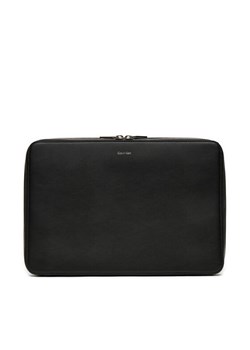 Etui na laptopa Calvin Klein Ck Sleek Folio K50K513035 Czarny ze sklepu eobuwie.pl w kategorii Torby na laptopa - zdjęcie 182044979