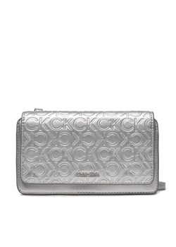 Torebka Calvin Klein Ck Must Mini Bag_Emb K60K611384 Srebrny ze sklepu eobuwie.pl w kategorii Listonoszki - zdjęcie 182050388