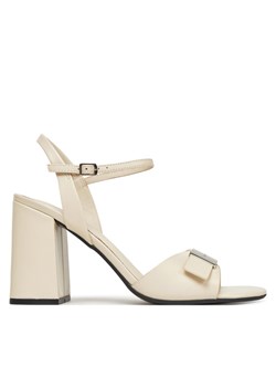 Sandały Calvin Klein Heel Sandal 85 W/Ck Hw - Lth HW0HW02485 Écru ze sklepu eobuwie.pl w kategorii Sandały damskie - zdjęcie 182050917
