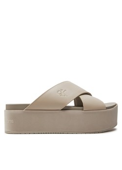 Klapki Calvin Klein Jeans Flatform Cross Mg Uc YW0YW01349 Beżowy ze sklepu eobuwie.pl w kategorii Klapki damskie - zdjęcie 182054446