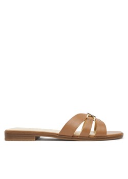 Klapki Guess FLJRLL LEA19 Brązowy ze sklepu eobuwie.pl w kategorii Klapki damskie - zdjęcie 182068087