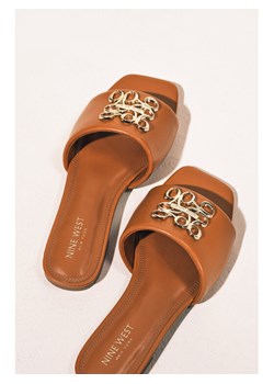 Klapki Nine West SMRL393663-02 Beżowy ze sklepu eobuwie.pl w kategorii Klapki damskie - zdjęcie 182076716