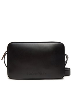 Torebka Calvin Klein K60K612555 Czarny ze sklepu eobuwie.pl w kategorii Listonoszki - zdjęcie 182078545