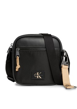 Saszetka Calvin Klein Jeans Tagged Square Camera Bag18 K50K511779 Czarny ze sklepu eobuwie.pl w kategorii Listonoszki - zdjęcie 182081116