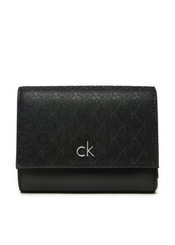 Mały Portfel Damski Calvin Klein Ck Daily Medium Trifold_Mono K60K612841 Czarny ze sklepu eobuwie.pl w kategorii Portfele damskie - zdjęcie 182086656