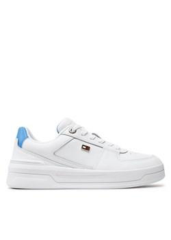 Sneakersy Tommy Hilfiger Flag Basket Sneaker FW0FW08081 Biały ze sklepu eobuwie.pl w kategorii Buty sportowe damskie - zdjęcie 182090105