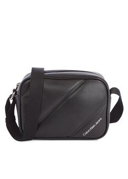 Torebka Calvin Klein Jeans Quilted Camerabag18 K60K611821 Czarny ze sklepu eobuwie.pl w kategorii Listonoszki - zdjęcie 182091848
