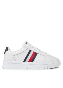 Sneakersy Tommy Hilfiger Supercup Lth Stripes Ess FM0FM04895 Biały ze sklepu eobuwie.pl w kategorii Trampki męskie - zdjęcie 182102619