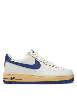 Sneakersy Nike Air Force 1 '07 FQ8103 133 Biały ze sklepu eobuwie.pl w kategorii Buty sportowe damskie - zdjęcie 182105858