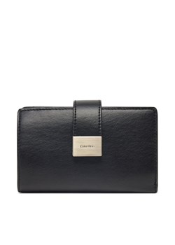 Portfel damski Calvin Klein Hardware Snap Medium Bifold K60K612961 Czarny ze sklepu eobuwie.pl w kategorii Portfele damskie - zdjęcie 182110797