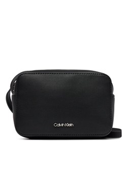 Torebka Calvin Klein Ck Must Camera Bag K60K610293 Czarny ze sklepu eobuwie.pl w kategorii Listonoszki - zdjęcie 182113177