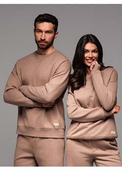 Klasyczna dresowa bluza unisex z okrągłym dekoltem – brązowa V16 OU-SNBC-0104 ze sklepu ombre w kategorii Bluzy męskie - zdjęcie 182591735