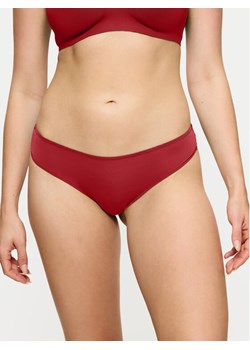 Triumph Figi brazylijskie Lovely Micro 10182554 Czerwony ze sklepu MODIVO w kategorii Majtki damskie - zdjęcie 182595678