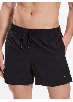 Tommy Hilfiger Szorty kąpielowe Essential UM0UM02793 Czarny Regular Fit ze sklepu MODIVO w kategorii Kąpielówki - zdjęcie 182596306