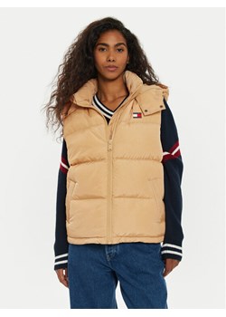 Tommy Jeans Bezrękawnik Alaska DW0DW18862 Beżowy Regular Fit ze sklepu MODIVO w kategorii Kamizelki damskie - zdjęcie 182596325
