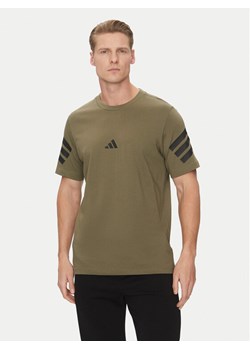 adidas T-Shirt Future Icons 3-Stripes JD4876 Zielony Regular Fit ze sklepu MODIVO w kategorii T-shirty męskie - zdjęcie 182596375