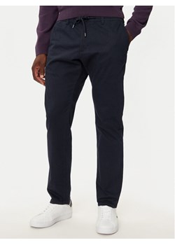 s.Oliver Spodnie materiałowe 2150236 Granatowy Slim Fit ze sklepu MODIVO w kategorii Spodnie męskie - zdjęcie 182596947