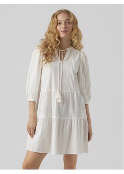 Vero Moda Sukienka letnia Pretty 10279712 Biały Regular Fit ze sklepu MODIVO w kategorii Sukienki - zdjęcie 182596987