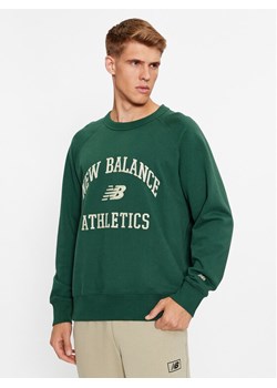 New Balance Bluza Athletics Varsity Fleece Crewneck MT33550 Zielony Regular Fit ze sklepu MODIVO w kategorii Bluzy męskie - zdjęcie 182599018