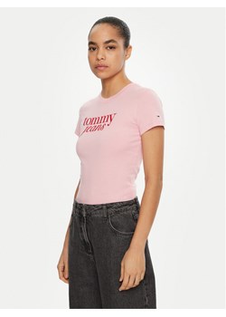 Tommy Jeans T-Shirt Essential DW0DW19447 Różowy Slim Fit ze sklepu MODIVO w kategorii Bluzki damskie - zdjęcie 182599125